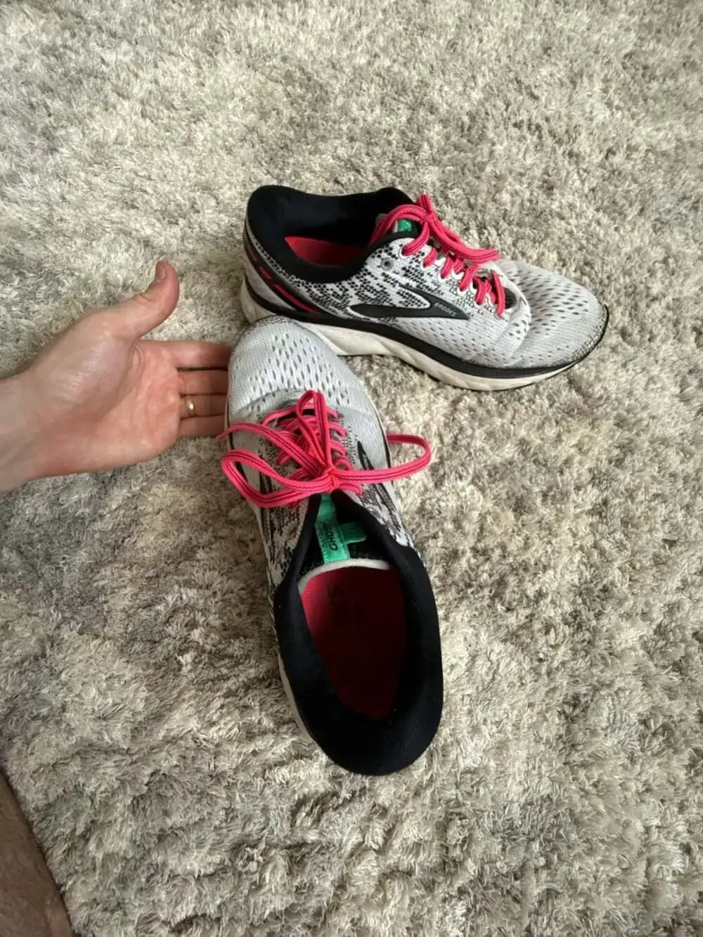 Brooks Ghost 11 Running Shoes White Black Pink Women's size 8